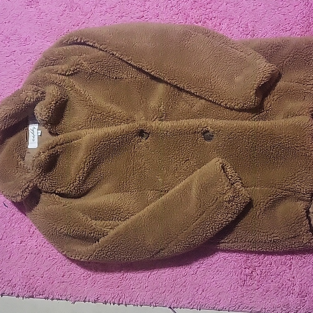 Nwot 2 button cozy coat,2 pockets beautiful shade brown fits like a small